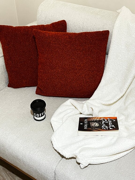 Tips for Creating a Cosy and Inviting Living Room Space at Home